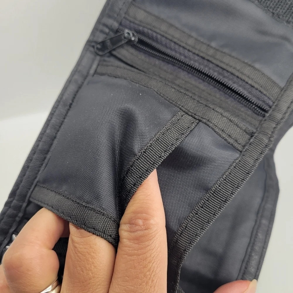 Vintage Rare Las Vegas Black Wallet Faux Leather Zip Compartments Credit Cards - Picture 6 of 13